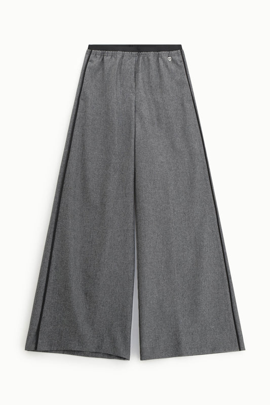 Wide-leg trousers with medium rise