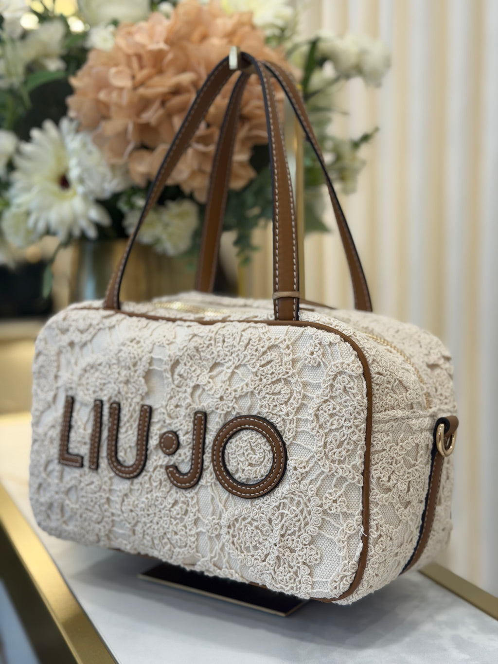 Medium bowling bag with lace detailing