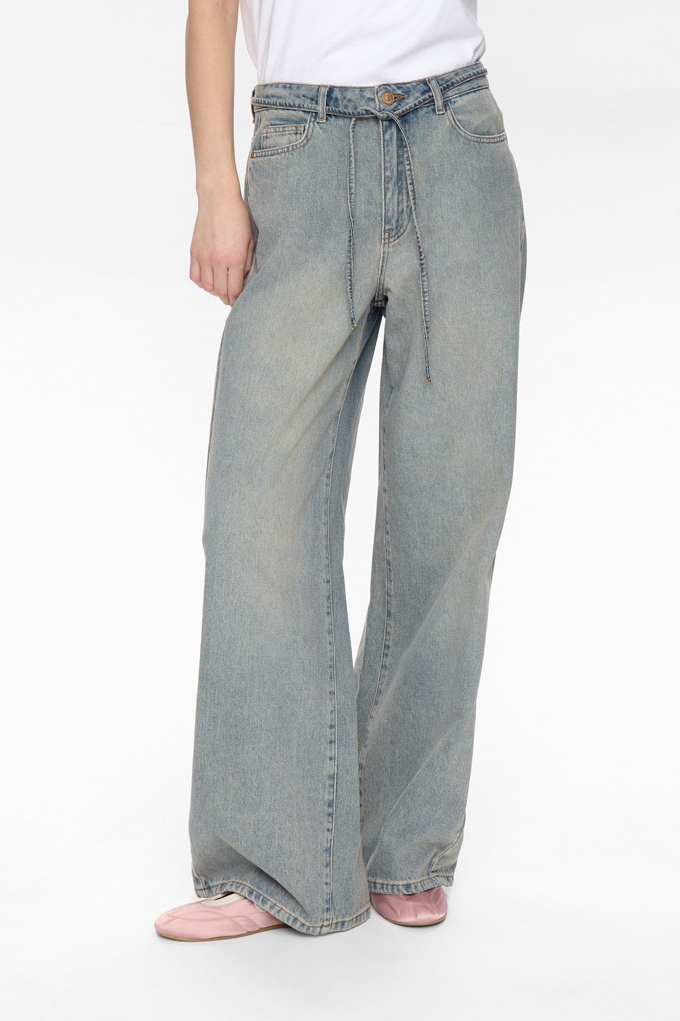 NUBROOKLYN - HR WIDE TINTED JEANS - Light Tinted Blue Denim