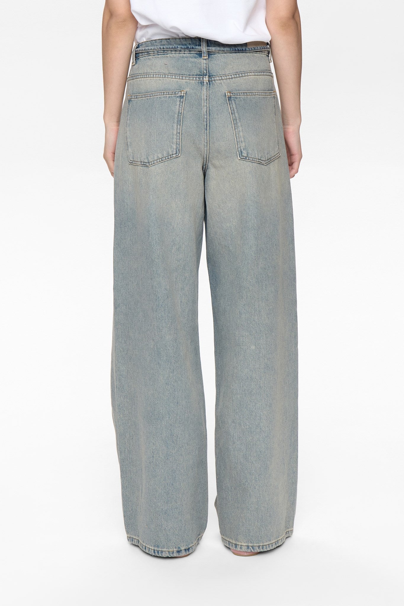NUBROOKLYN - HR WIDE TINTED JEANS - Light Tinted Blue Denim