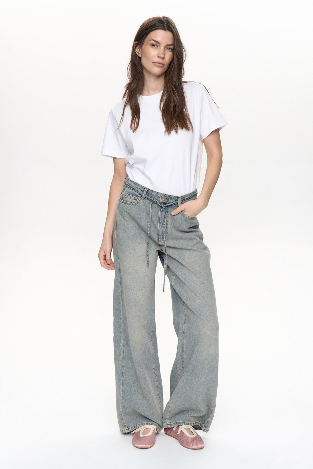 NUBROOKLYN - HR WIDE TINTED JEANS - Light Tinted Blue Denim