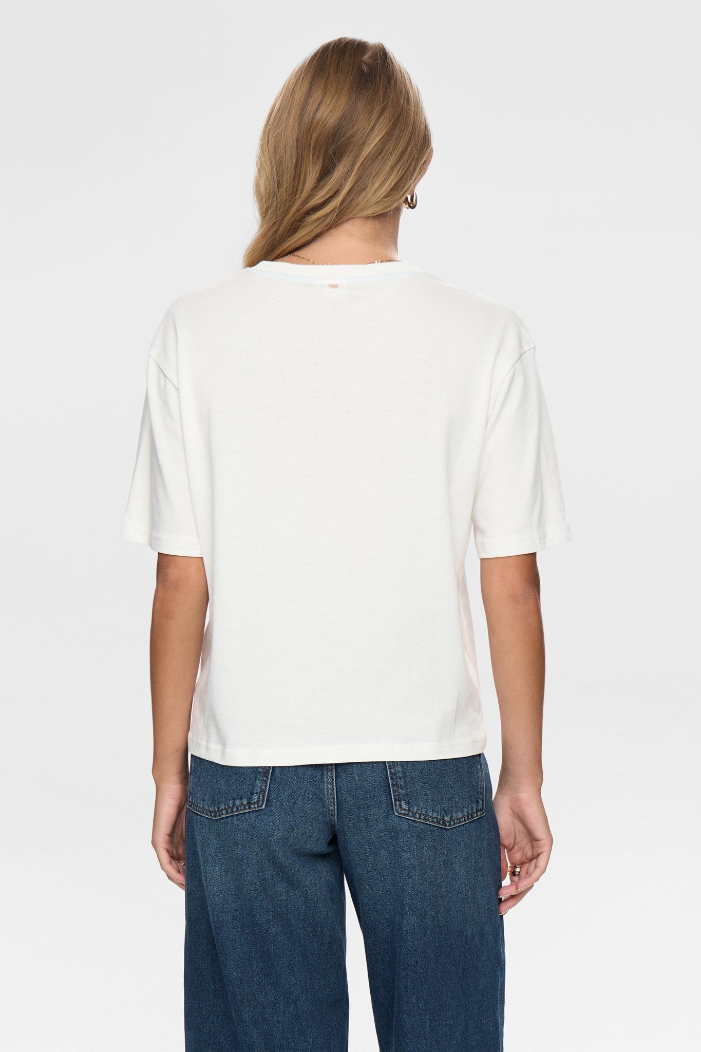 NUBELISA BOXY TEE - Cloud Dancer
