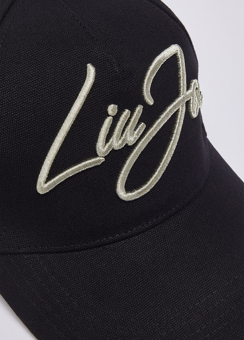 Baseball cap with logo