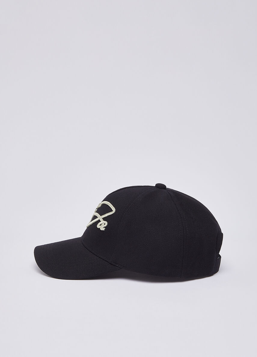 Baseball cap with logo