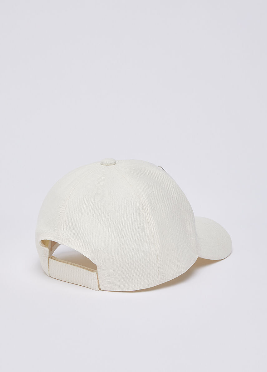 Baseball cap with logo