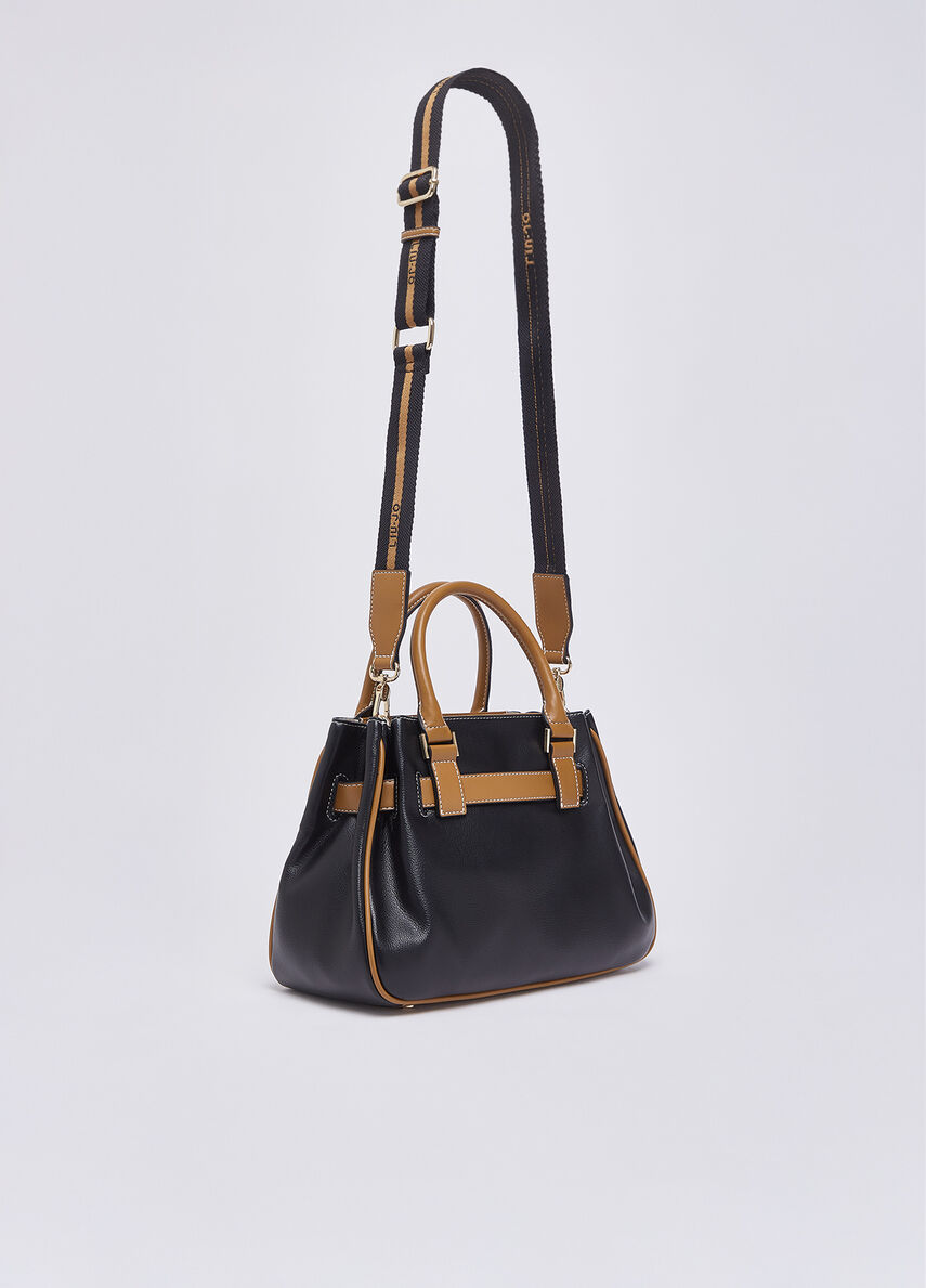 Small bag with buckle