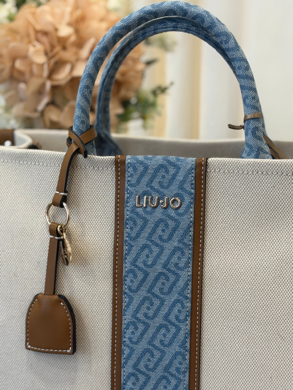 Medium jacquard bag